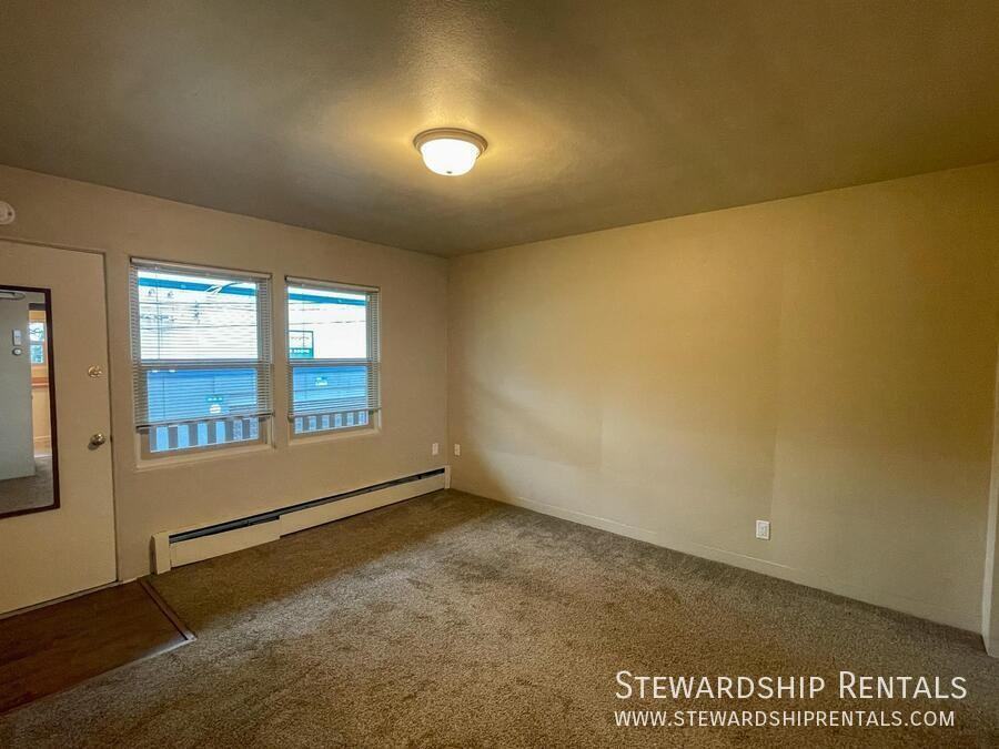 942 E 18th Ave #8 - Photo 6 of 11