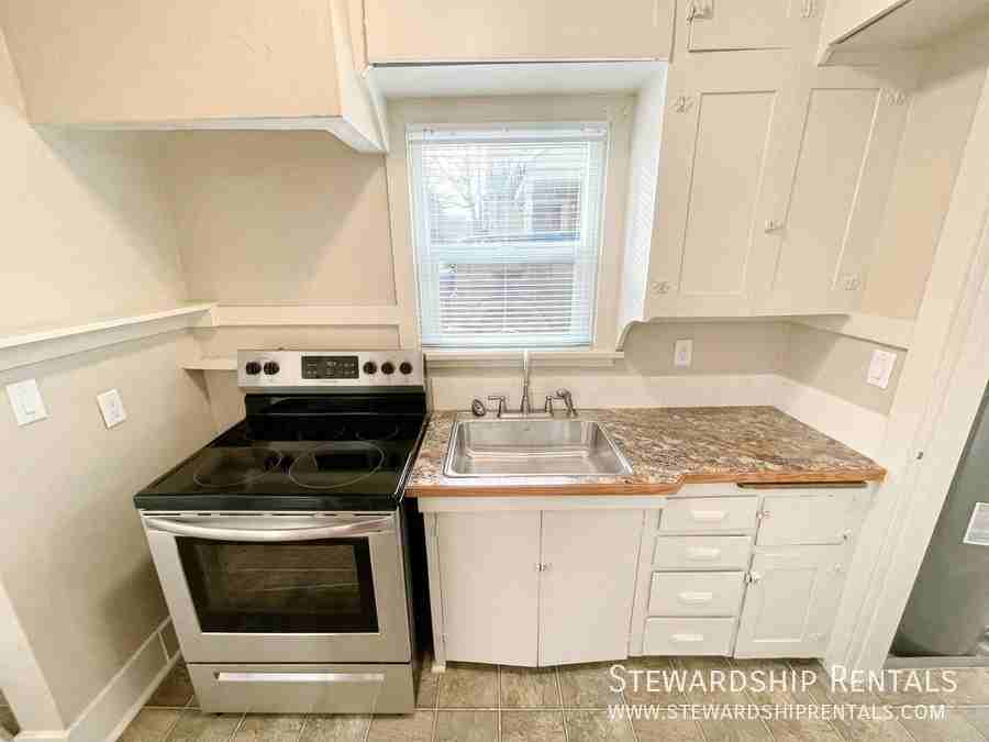 2024 Emerald St #4 - Photo 5 of 18
