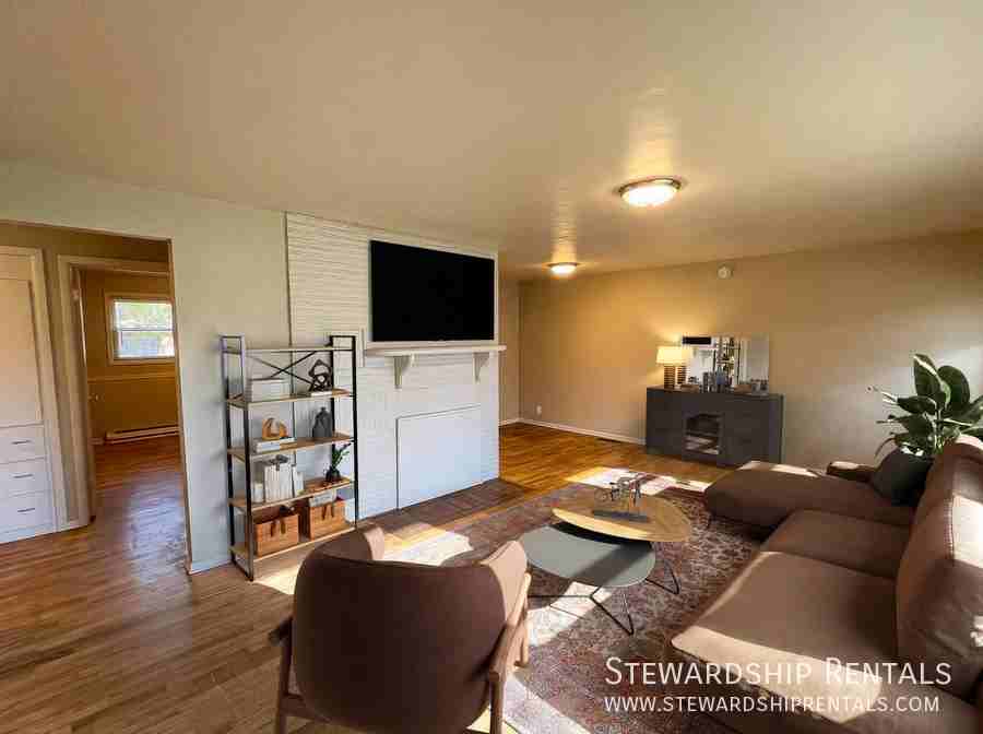 2960 Alder St - Photo 2 of 28