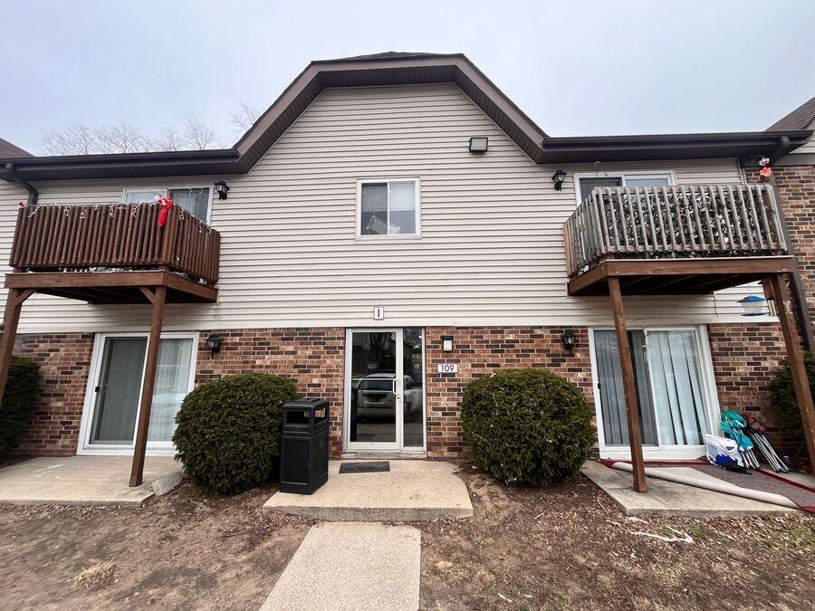 109 Scarborough Ct #I8 - Photo 2 of 7