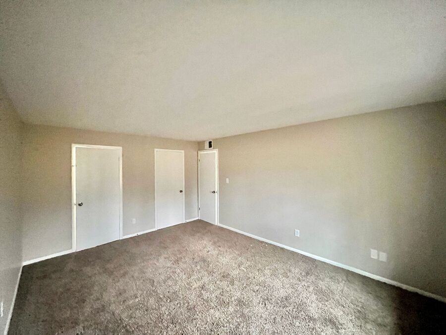 109 Scarborough Ct #I8 - Photo 5 of 7