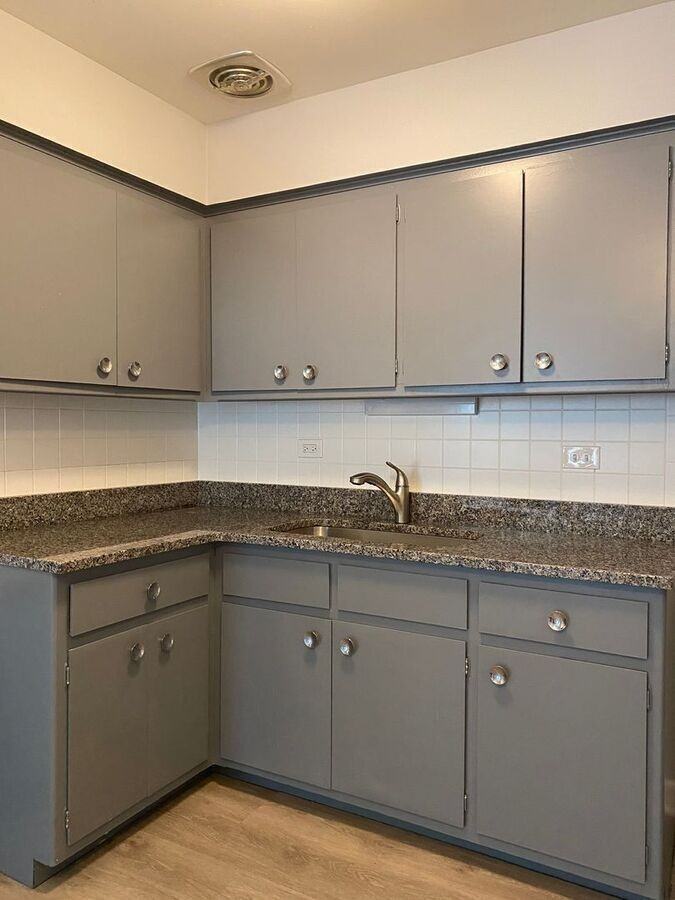 5800 107th St #7 - Photo 2 of 9