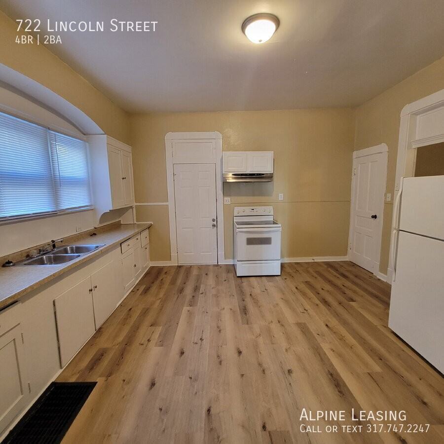 722 Lincoln St - Photo 2 of 7