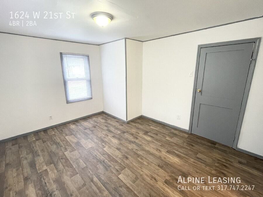 1624 W 21st St - Photo 3 of 10