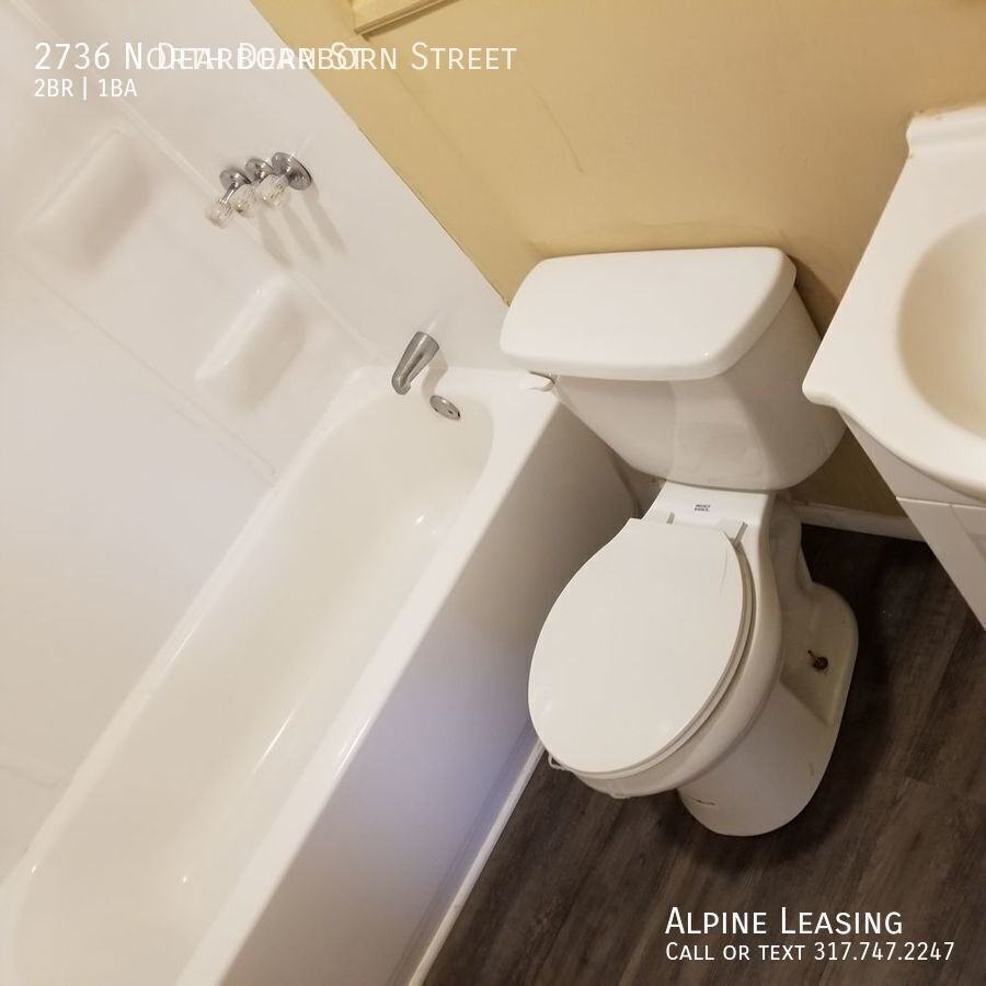 2736 N Dearborn St - Photo 5 of 6