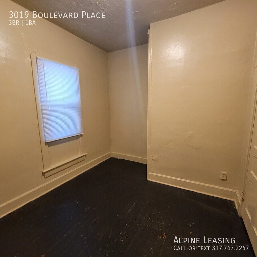 3019 Boulevard Pl - Photo 3 of 8