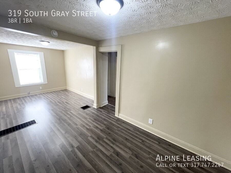 319 S Gray St - Photo 2 of 9