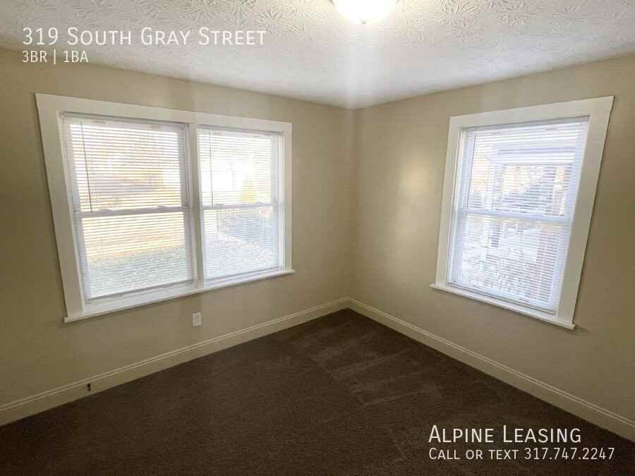 319 S Gray St - Photo 3 of 9