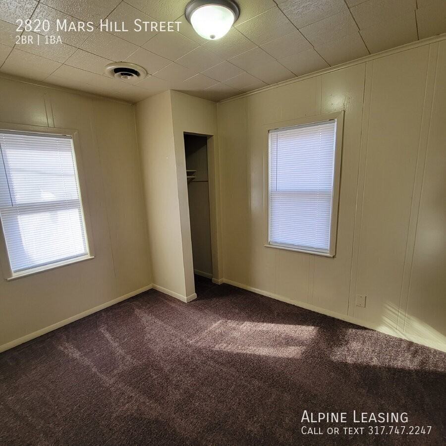2820 Mars Hill St - Photo 3 of 6