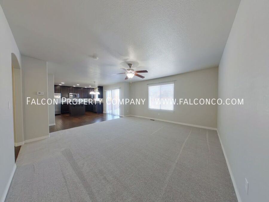 12004 Eagle Crest Ct - Photo 3 of 25