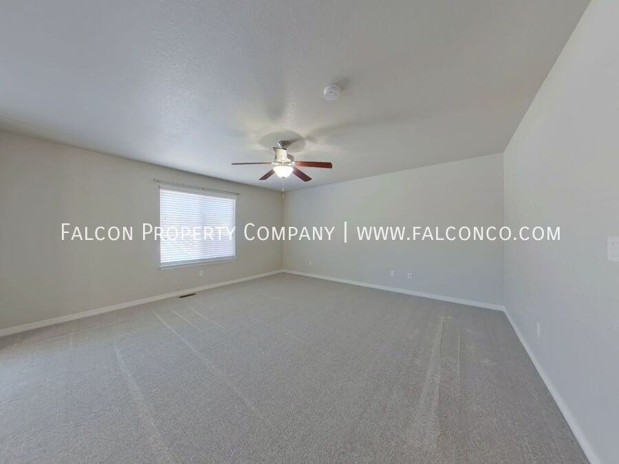 12004 Eagle Crest Ct - Photo 4 of 25