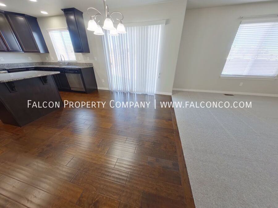 12004 Eagle Crest Ct - Photo 5 of 25