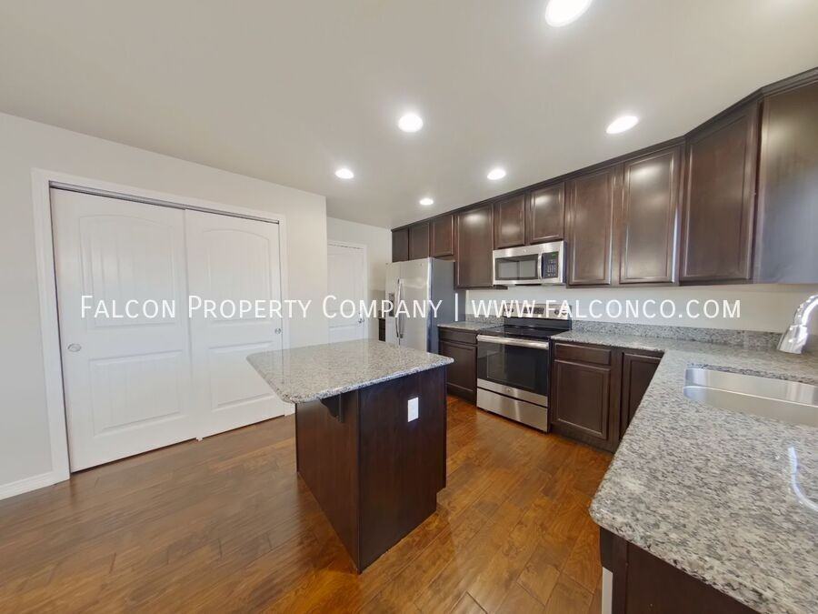 12004 Eagle Crest Ct - Photo 6 of 25