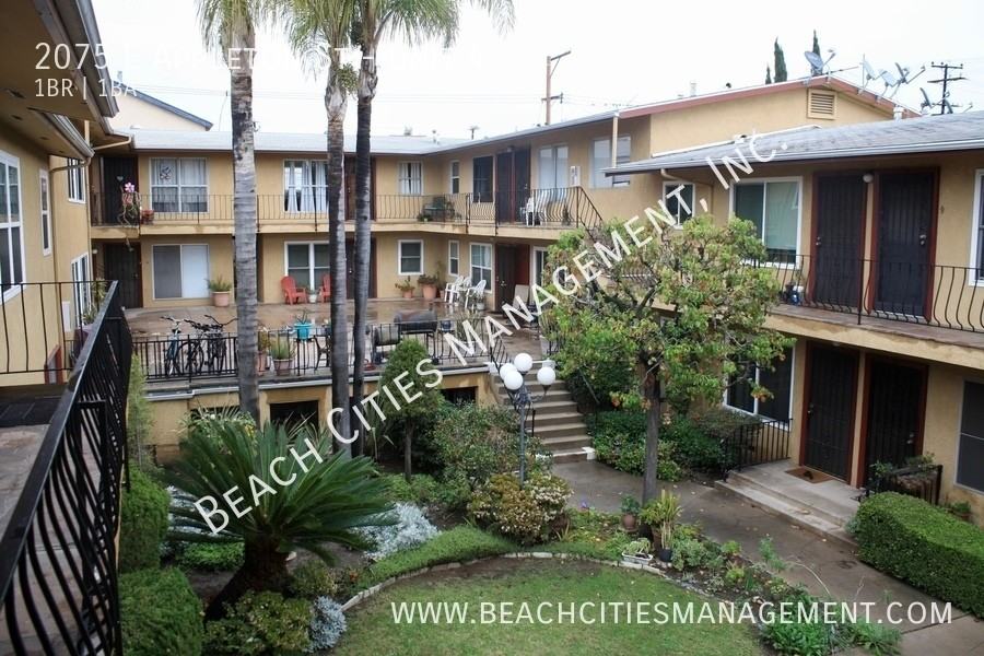 2075 E Appleton St #4 - Photo 2 of 28