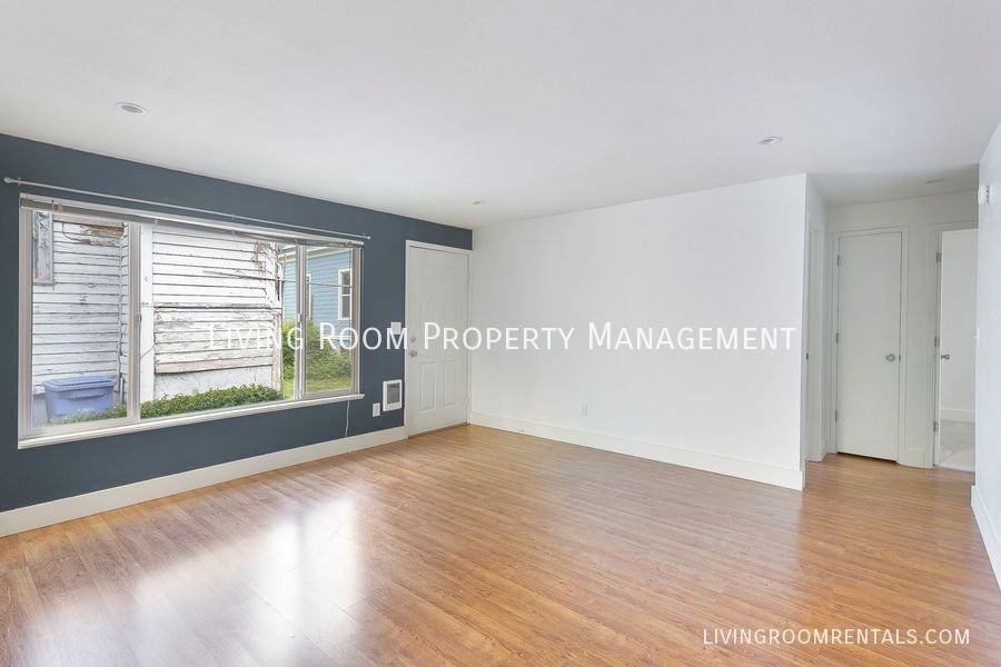 1416 Se 32nd Pl - Photo 3 of 23