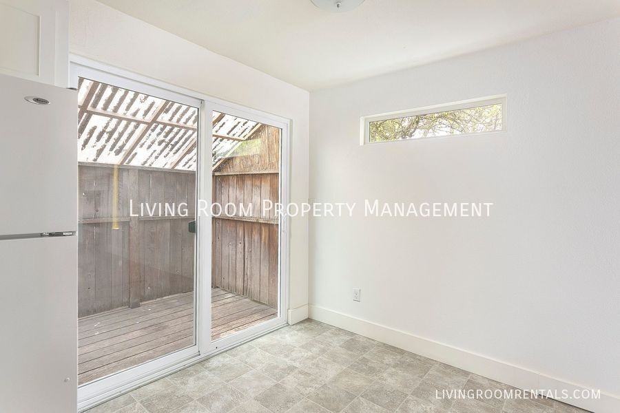 1416 Se 32nd Pl - Photo 5 of 23