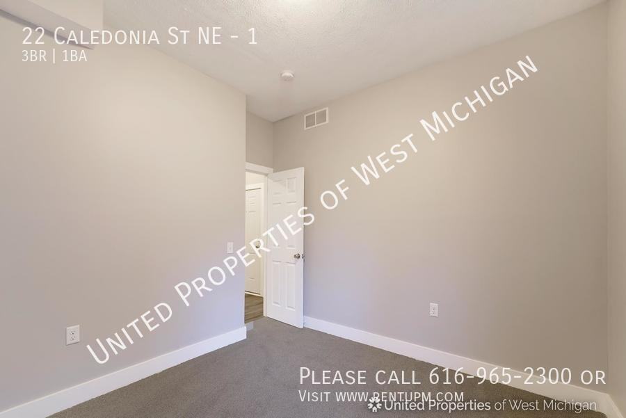 22 Caledonia St Ne #1 - Photo 5 of 16