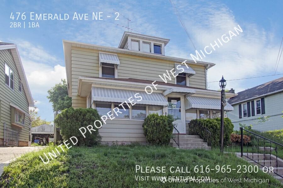 476 Emerald Ave Ne #2 - Photo 4 of 23