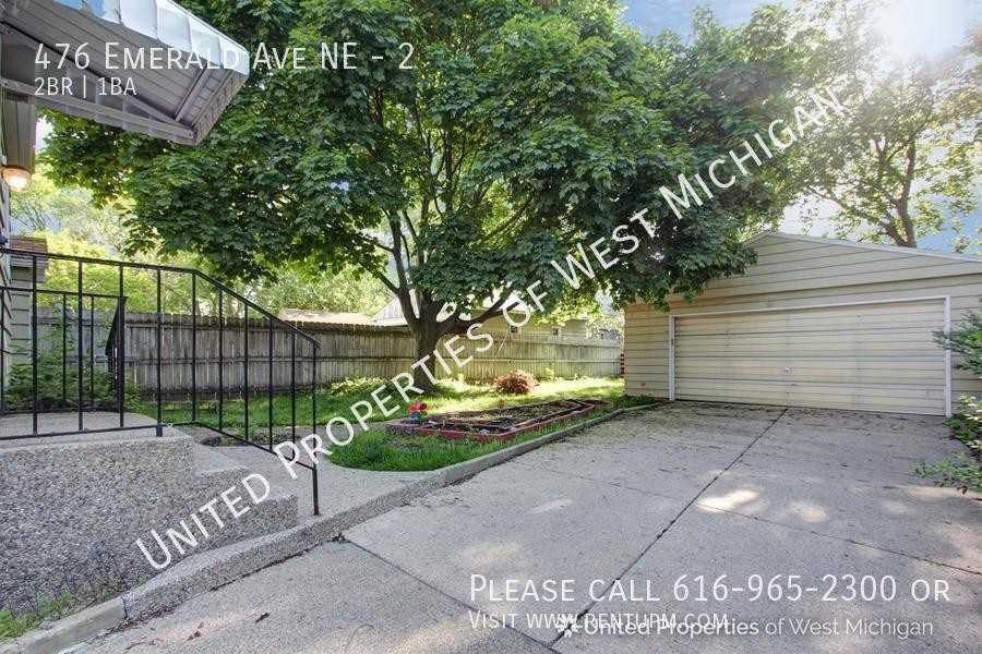 476 Emerald Ave Ne #2 - Photo 5 of 23