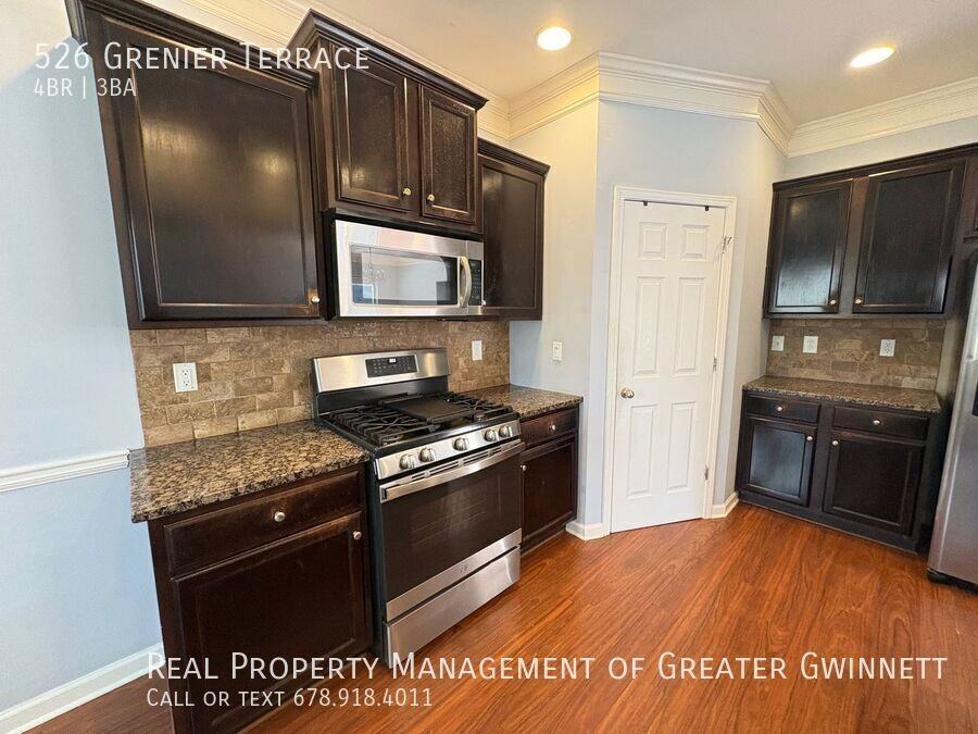 526 Grenier Ter - Photo 2 of 23