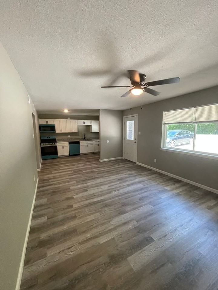 523 E Main St #1 - Photo 3 of 8