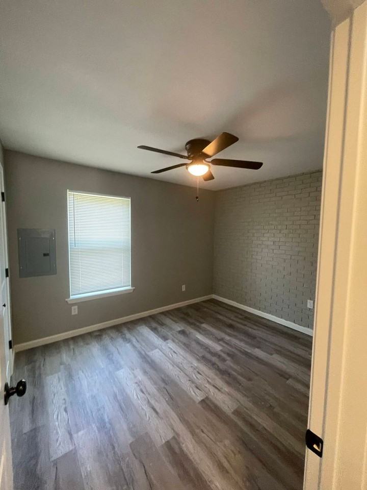 523 E Main St #1 - Photo 4 of 8