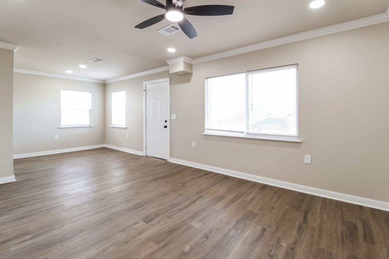 1812 Sanford Dr #1 - Photo 3 of 18