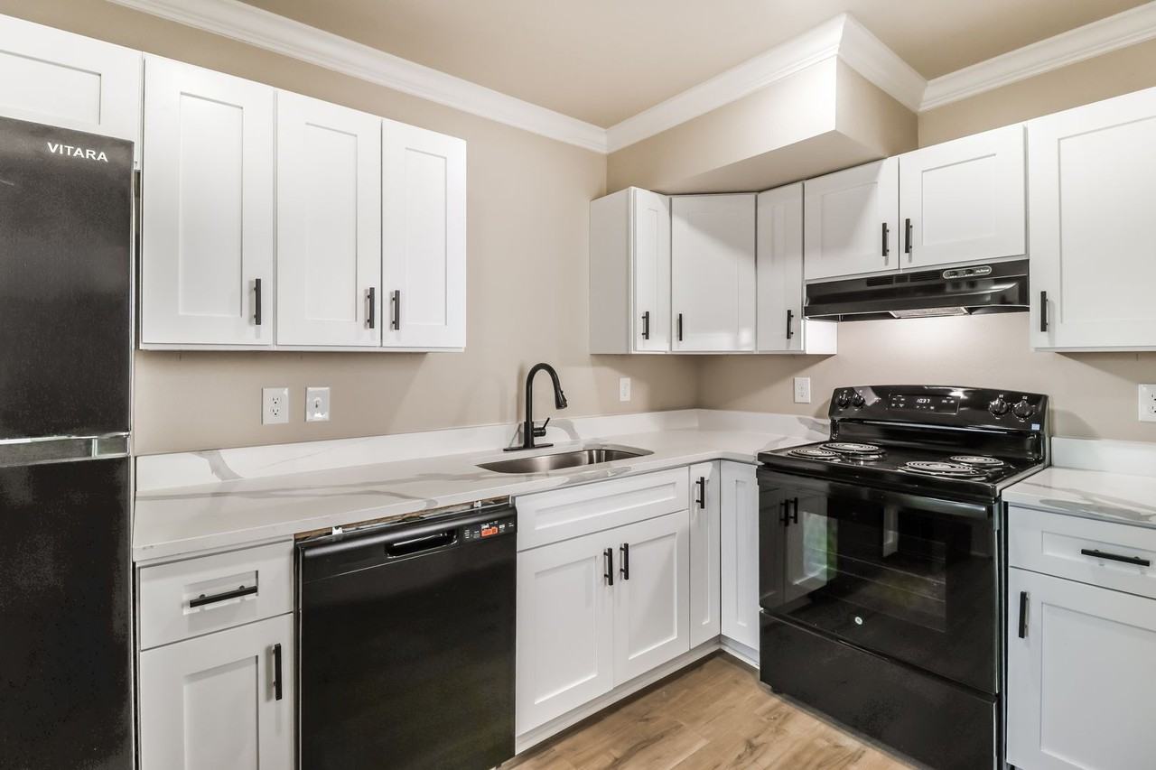 1812 Sanford Dr #1 - Photo 6 of 18