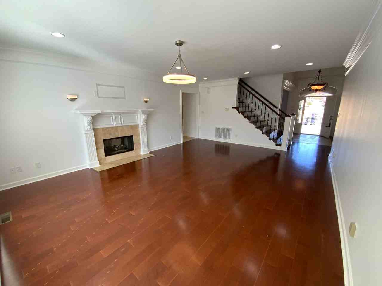 123 Courts Ln - Photo 2 of 37