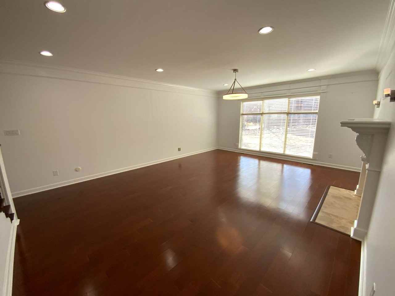 123 Courts Ln - Photo 4 of 37