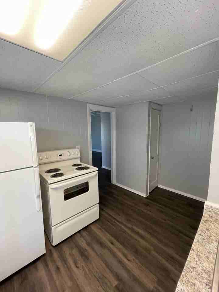 3525 14th St W #B - Photo 4 of 5