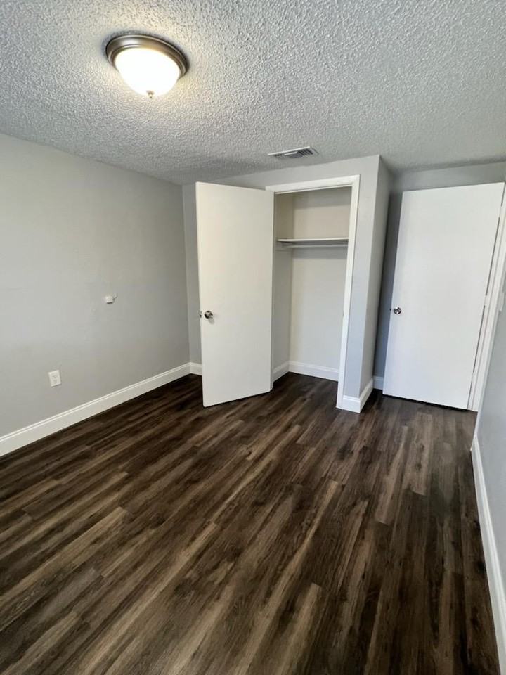 1003 34th Ave W #B - Photo 7 of 10