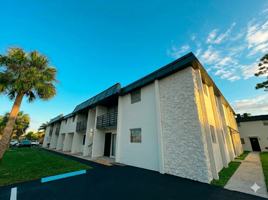 featured image of 1852 Golfview Ave