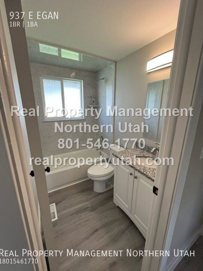 937 Egan St - Photo 6 of 12