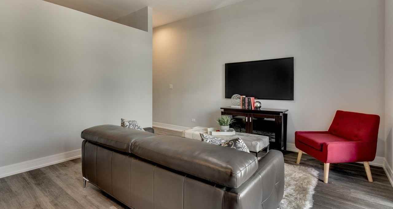 3220 N Lincoln Ave #405 - Photo 3 of 10