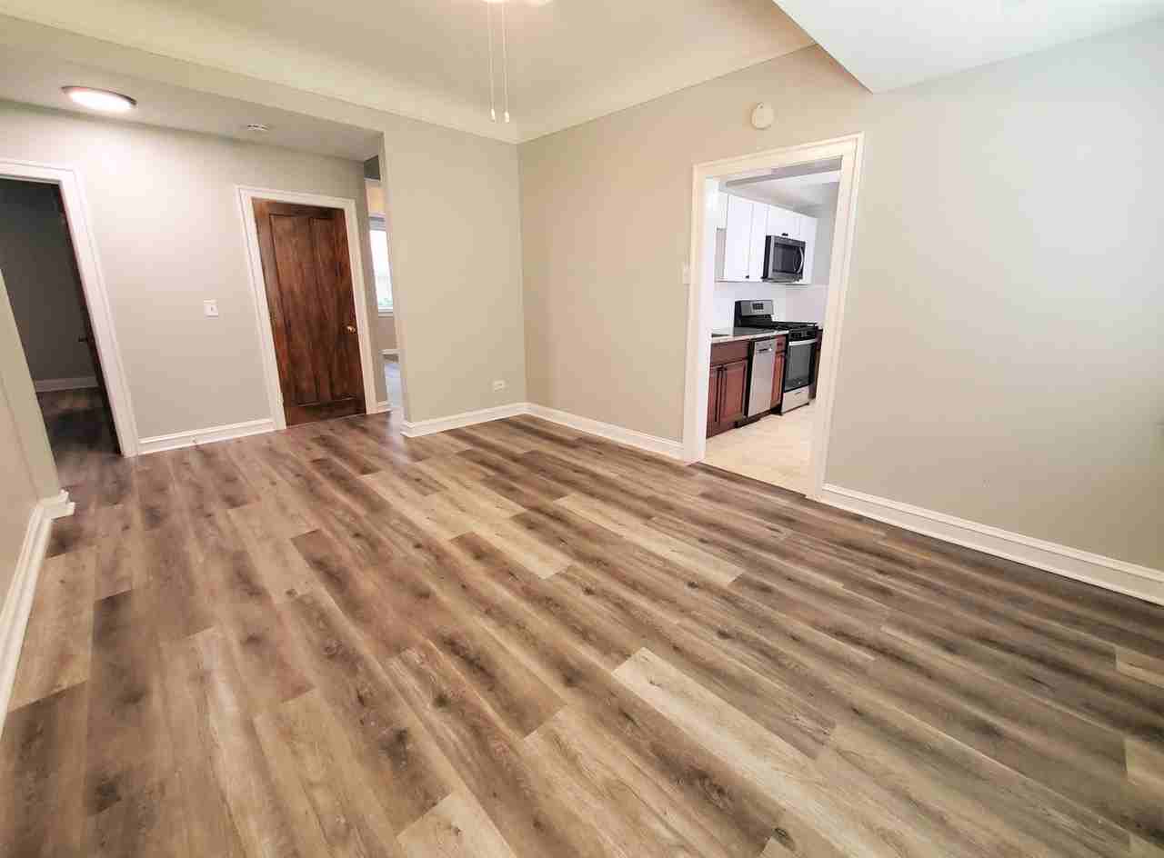 5724 N Mozart St - Photo 7 of 34