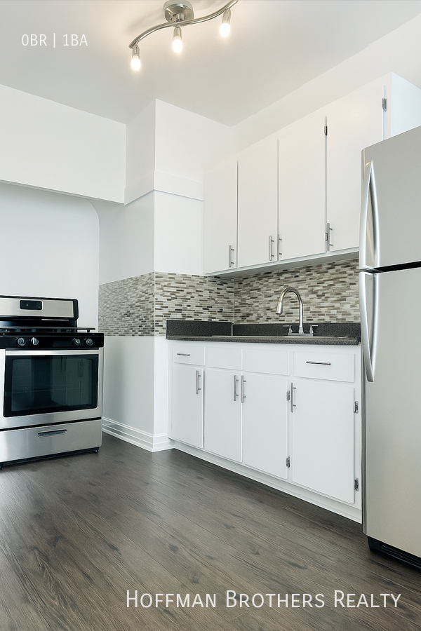 913 Grattan St #105 - Photo 3 of 4