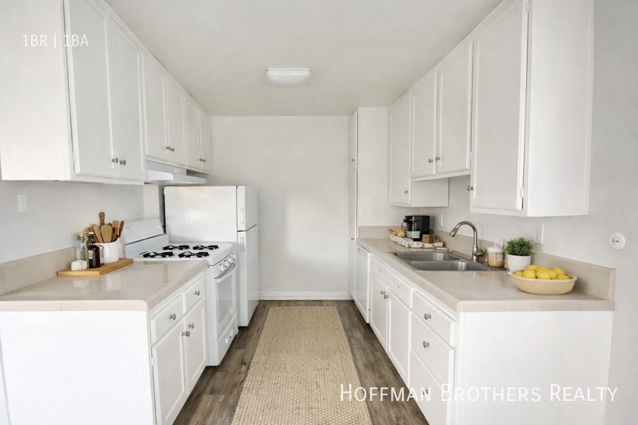 10537 Rose Ave #23 - Photo 2 of 5