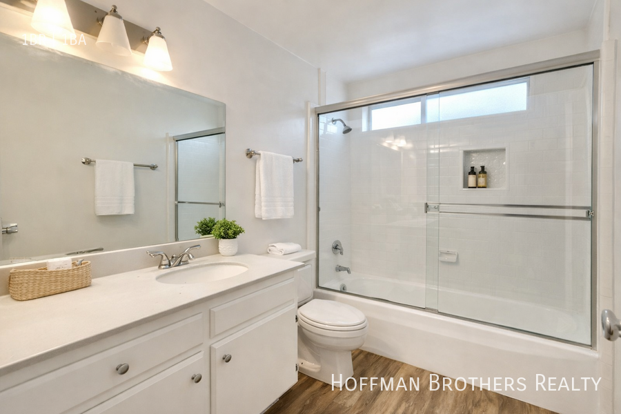 10537 Rose Ave #23 - Photo 5 of 5