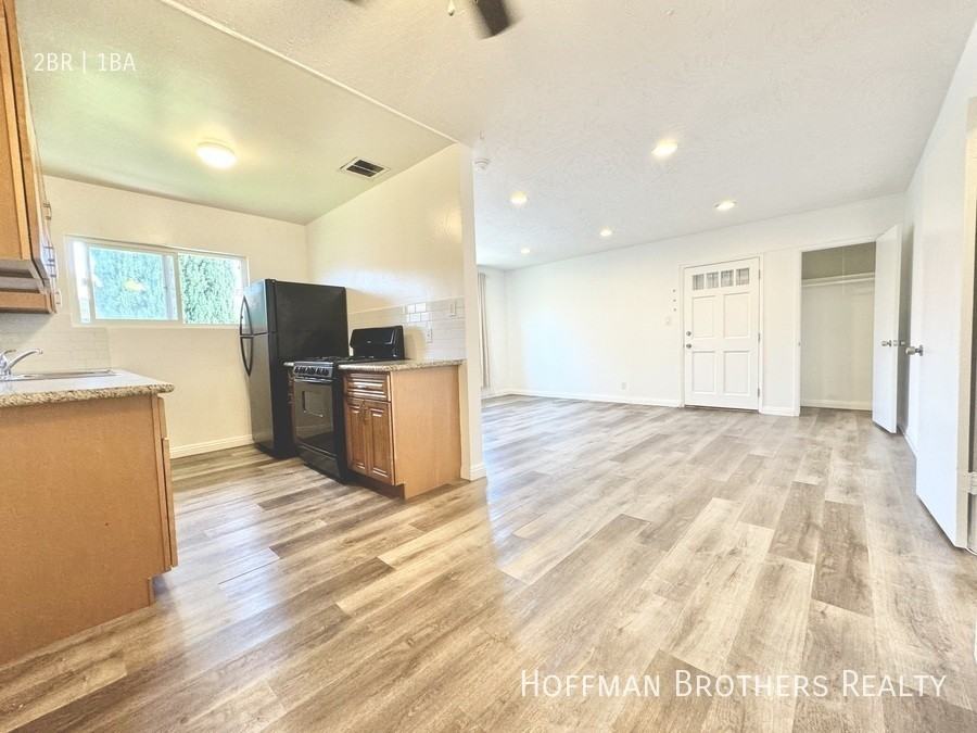 1320 S Ridgeley Dr #7