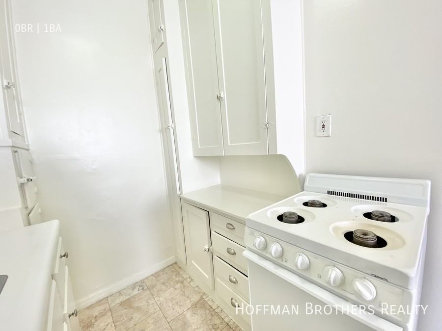 4846 Rosewood Ave #8 - Photo 3 of 8