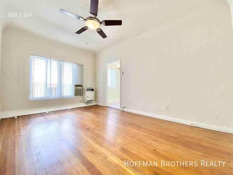 4846 Rosewood Ave #8 - Photo 5 of 8