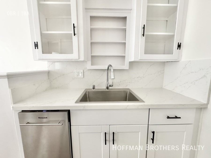 800 N Las Palmas Ave #101 - Photo 3 of 5