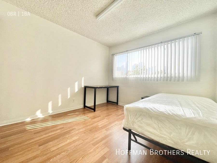 933 Grattan St #202 - Photo 2 of 6