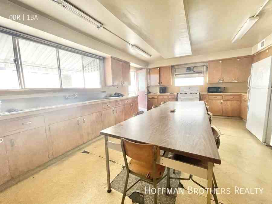 933 Grattan St #202 - Photo 5 of 6