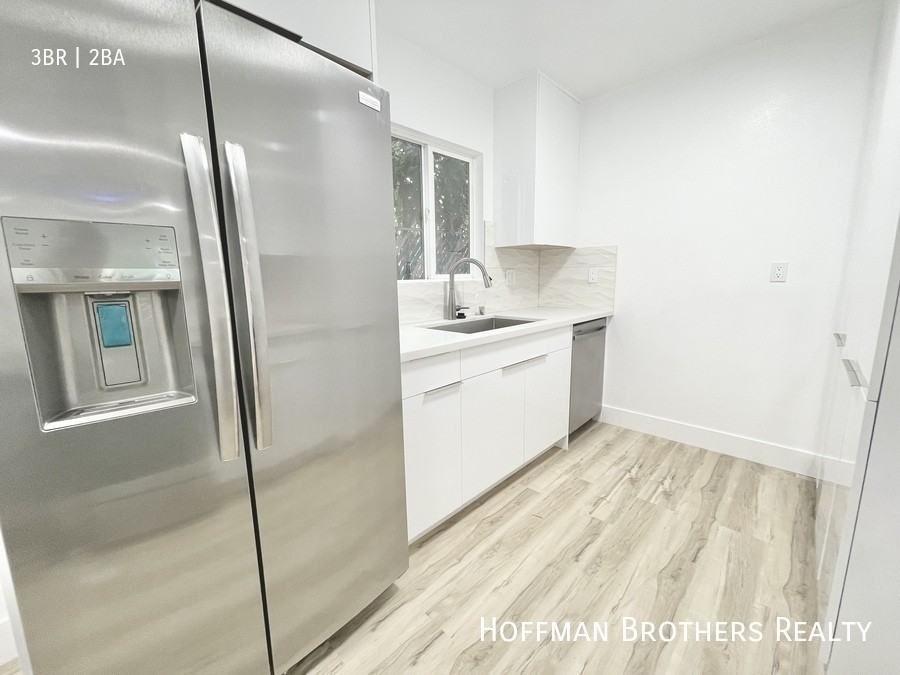 634 Flower Ave #2 - Photo 4 of 15