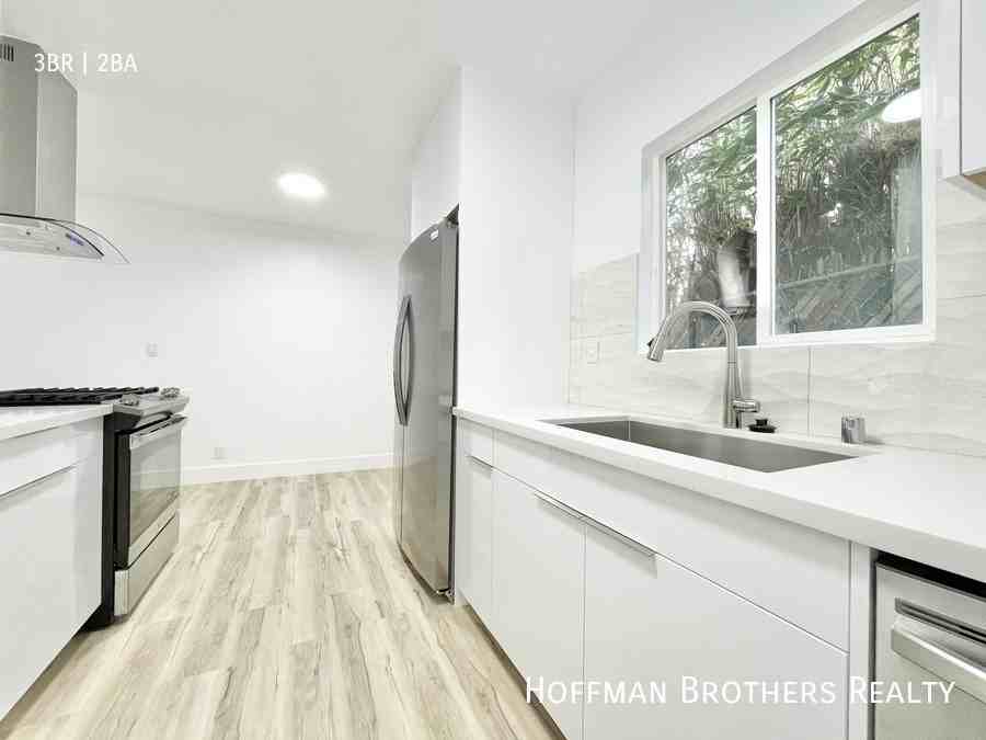 634 Flower Ave #2 - Photo 5 of 15