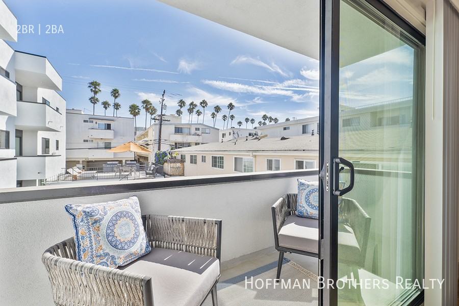 821 3rd St #308 - Photo 4 of 25