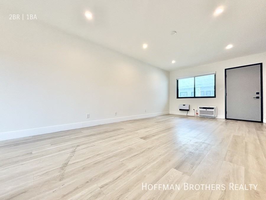 6958 Woodman Ave #14 - Photo 5 of 12