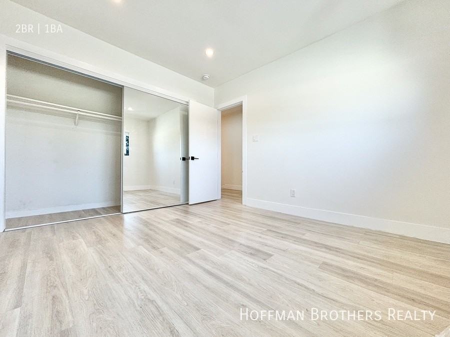 6958 Woodman Ave #14 - Photo 7 of 12